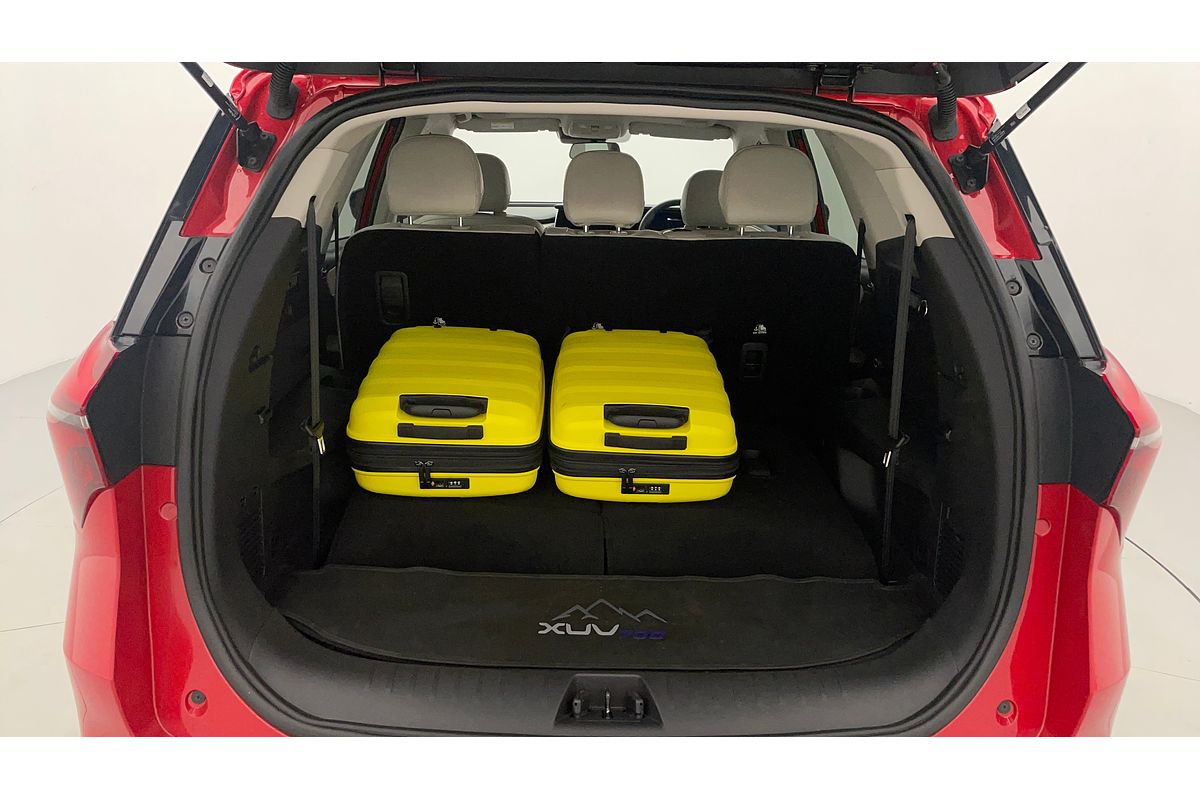 2023 Mahindra XUV700 AX7L