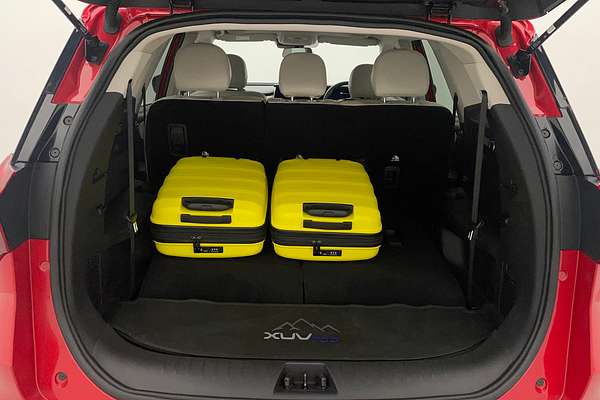 2023 Mahindra XUV700 AX7L