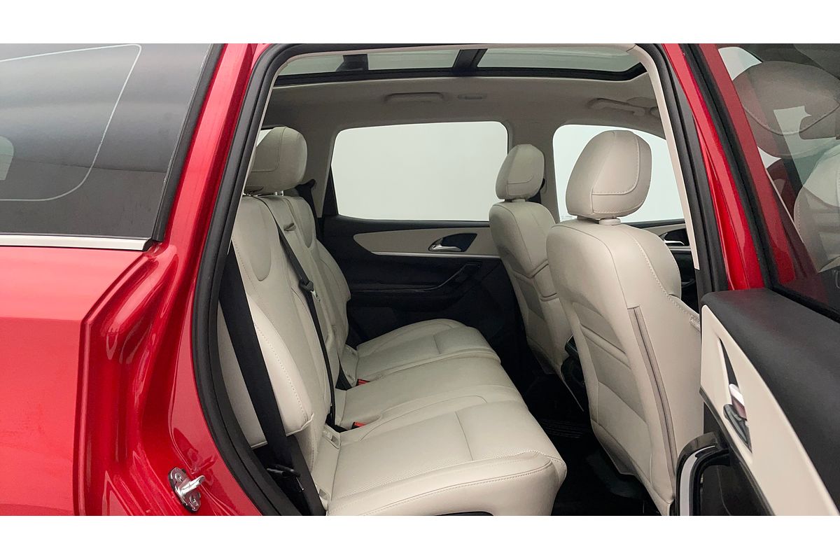 2023 Mahindra XUV700 AX7L