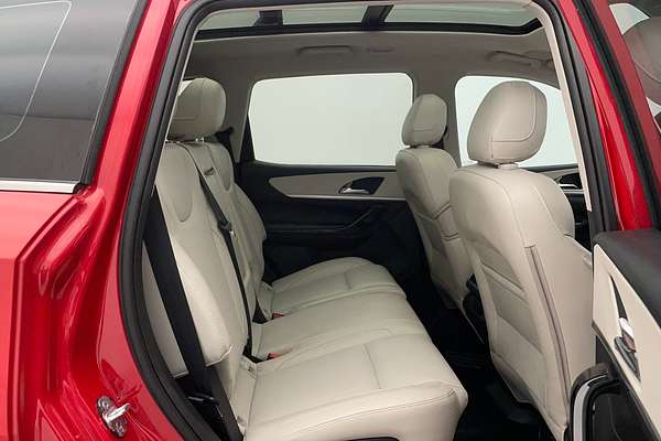 2023 Mahindra XUV700 AX7L