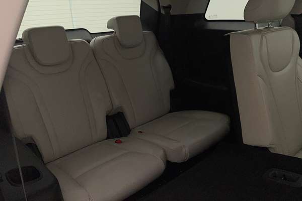2023 Mahindra XUV700 AX7L