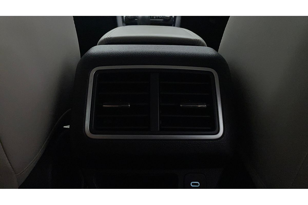 2023 Mahindra XUV700 AX7L