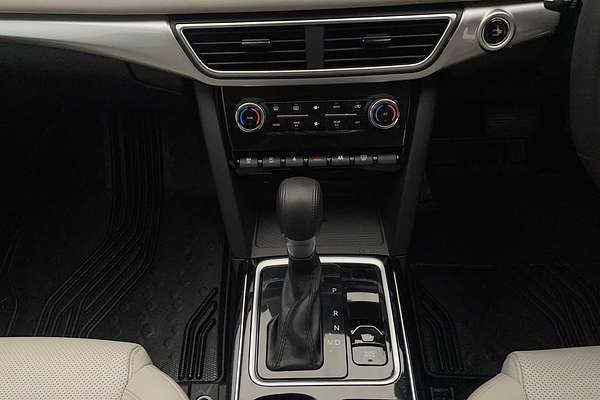 2023 Mahindra XUV700 AX7L