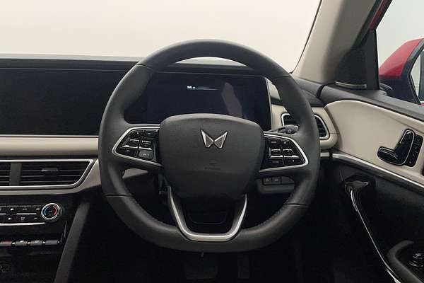 2023 Mahindra XUV700 AX7L