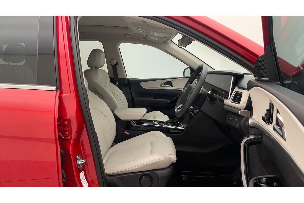 2023 Mahindra XUV700 AX7L