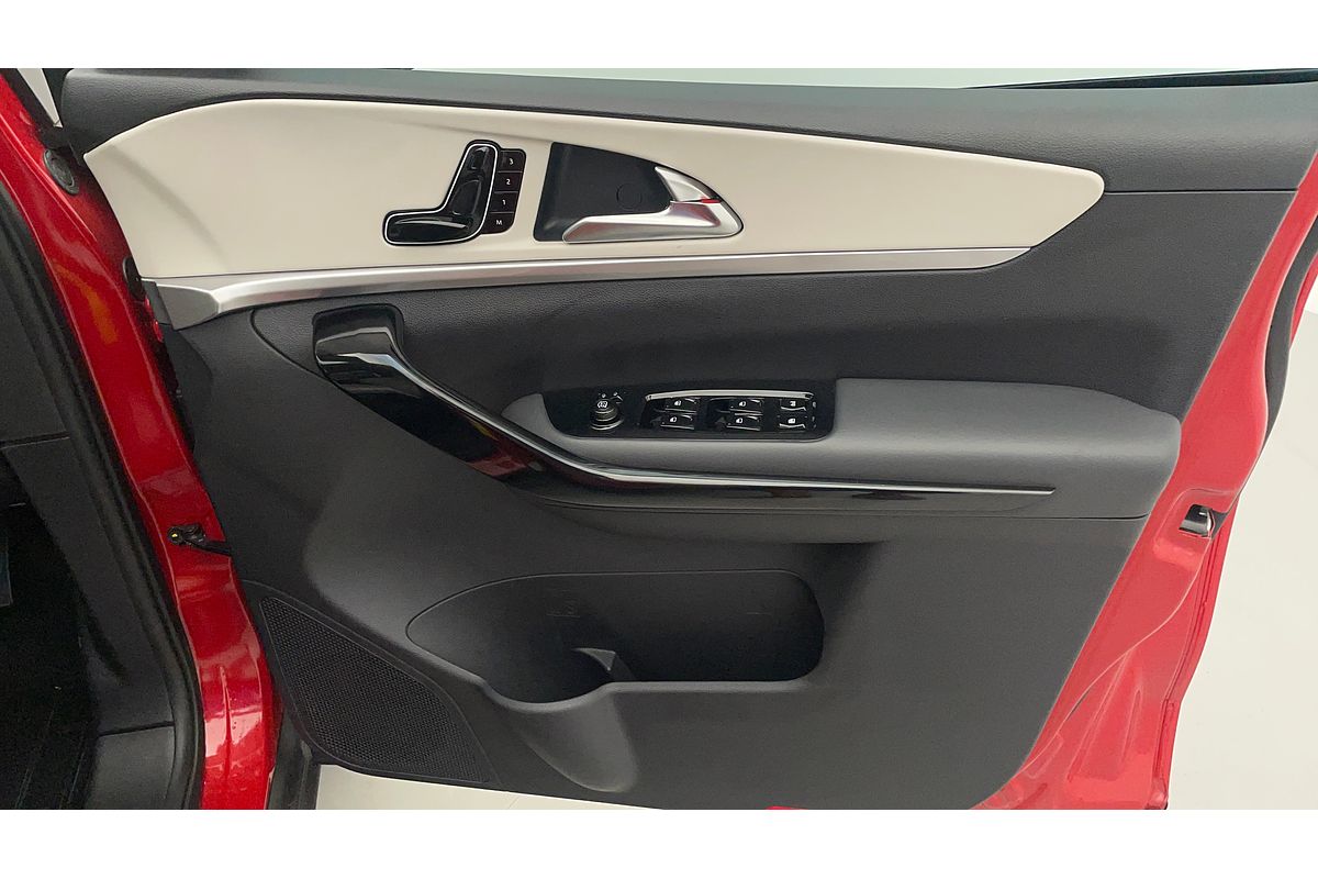 2023 Mahindra XUV700 AX7L