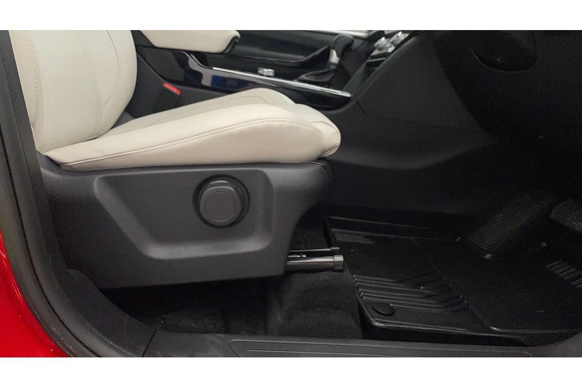 2023 Mahindra XUV700 AX7L