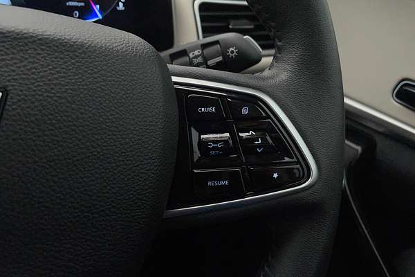 2023 Mahindra XUV700 AX7L