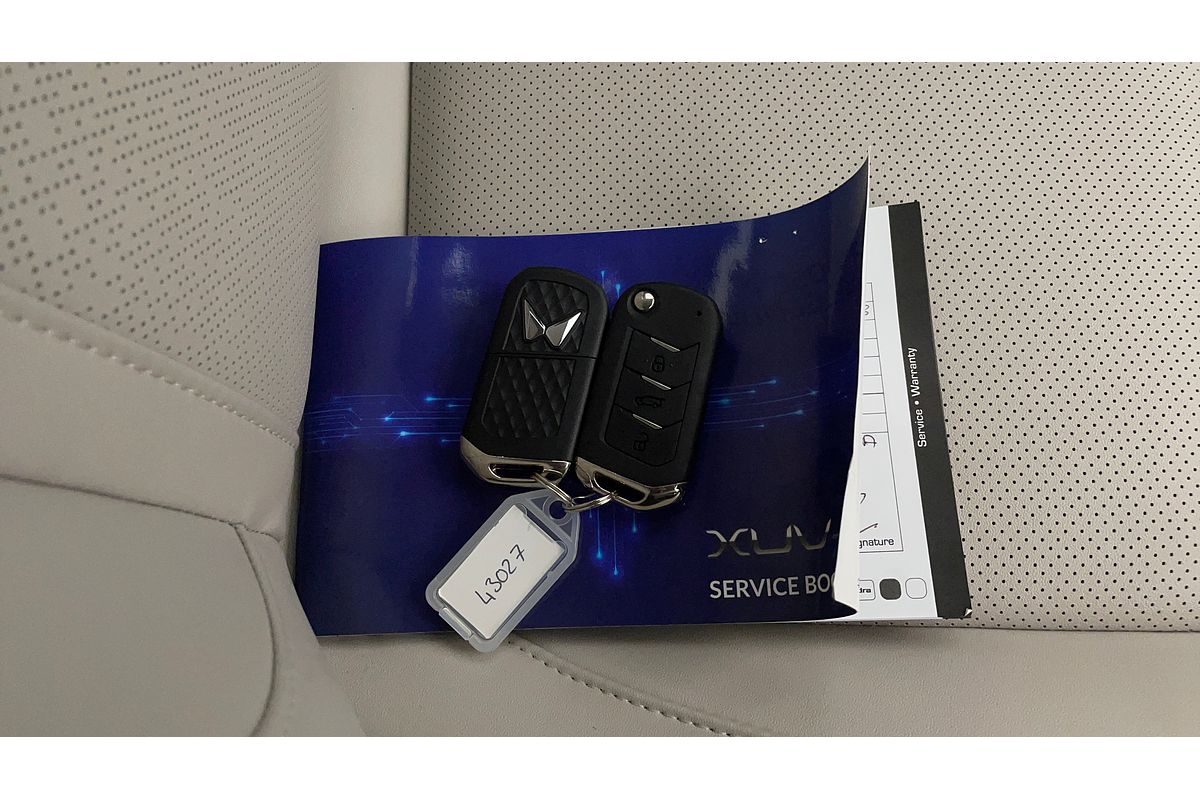 2023 Mahindra XUV700 AX7L