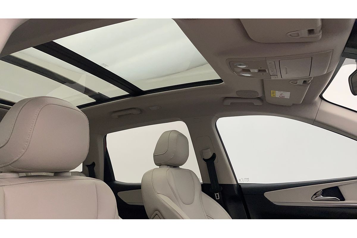 2023 Mahindra XUV700 AX7L