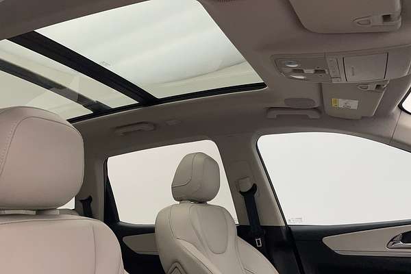 2023 Mahindra XUV700 AX7L