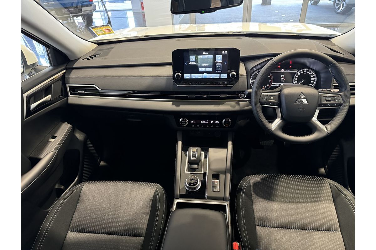 2024 Mitsubishi ZM Outlander LS 2.5L CVT AWD 7ST