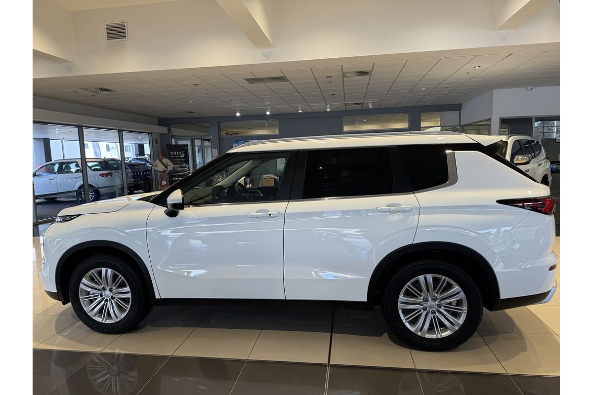 2024 Mitsubishi ZM Outlander LS 2.5L CVT AWD 7ST