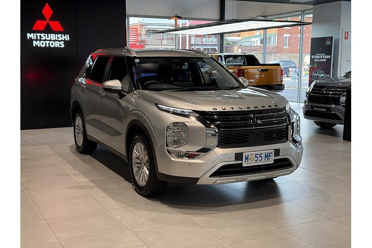 2024 Mitsubishi Outlander LS ZM