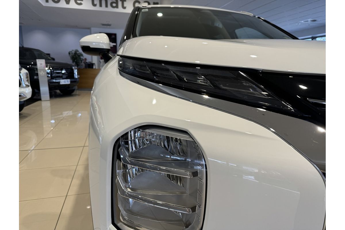2024 Mitsubishi ZM Outlander LS 2.5L CVT AWD 7ST