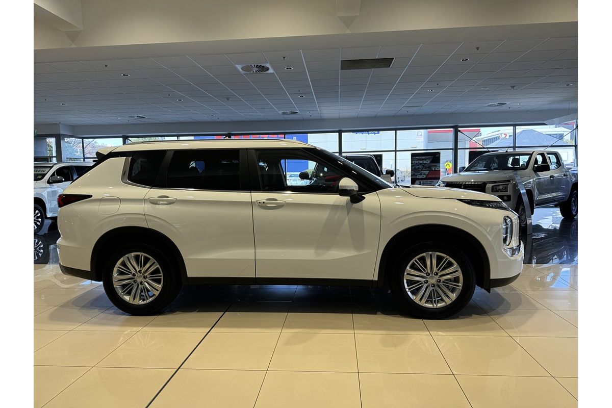 2024 Mitsubishi ZM Outlander LS 2.5L CVT AWD 7ST