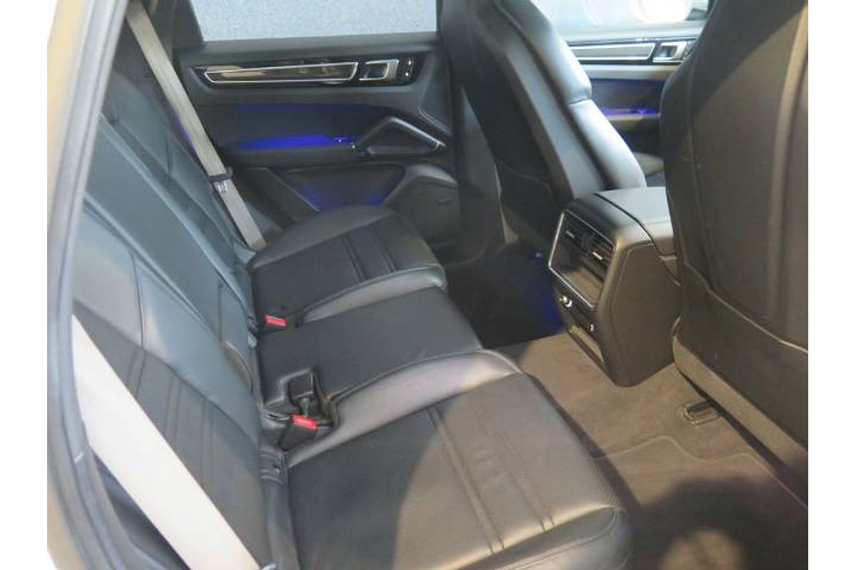 2023 Porsche CAYENNE PLATINUM EDITION 9YA