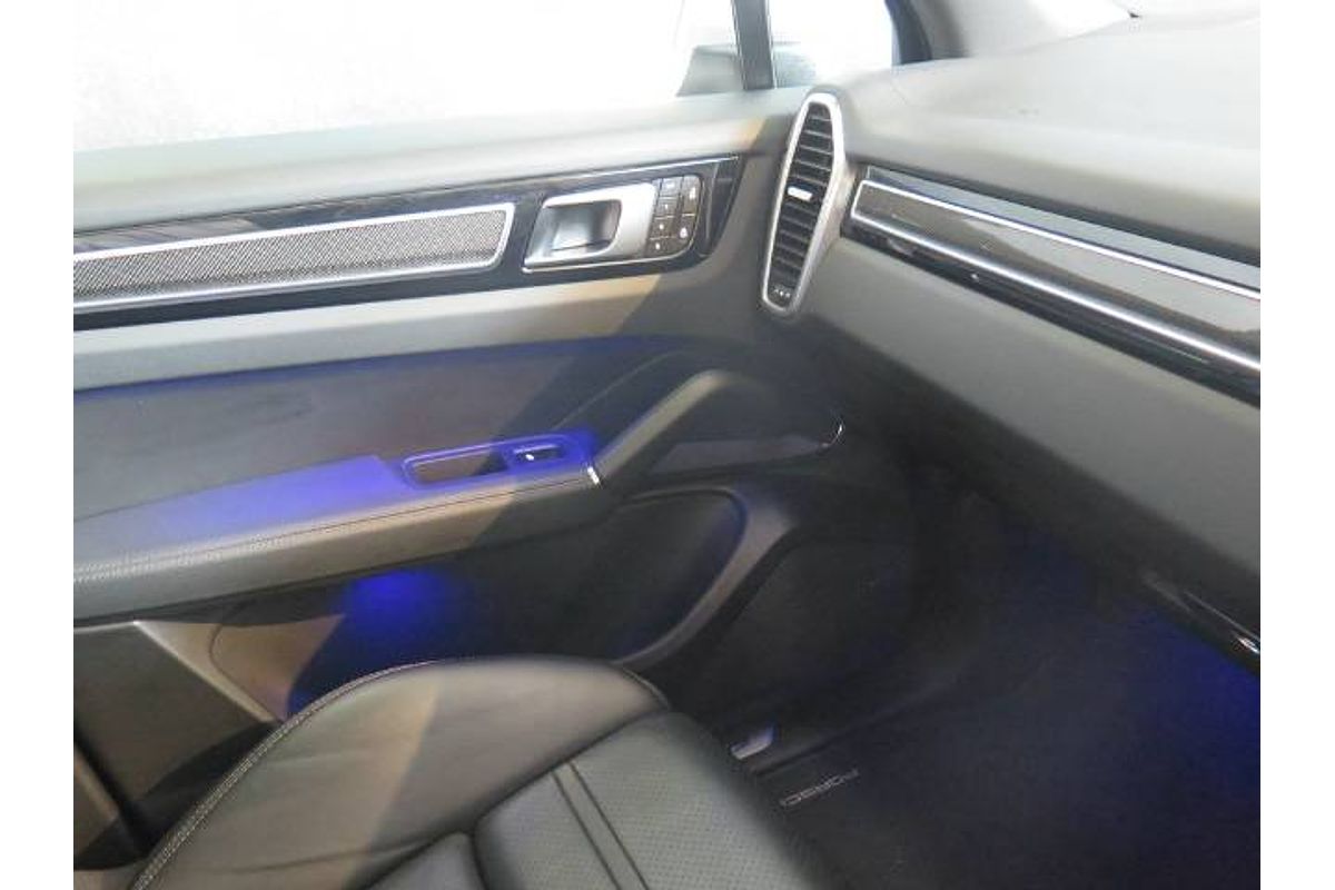 2023 Porsche CAYENNE PLATINUM EDITION 9YA