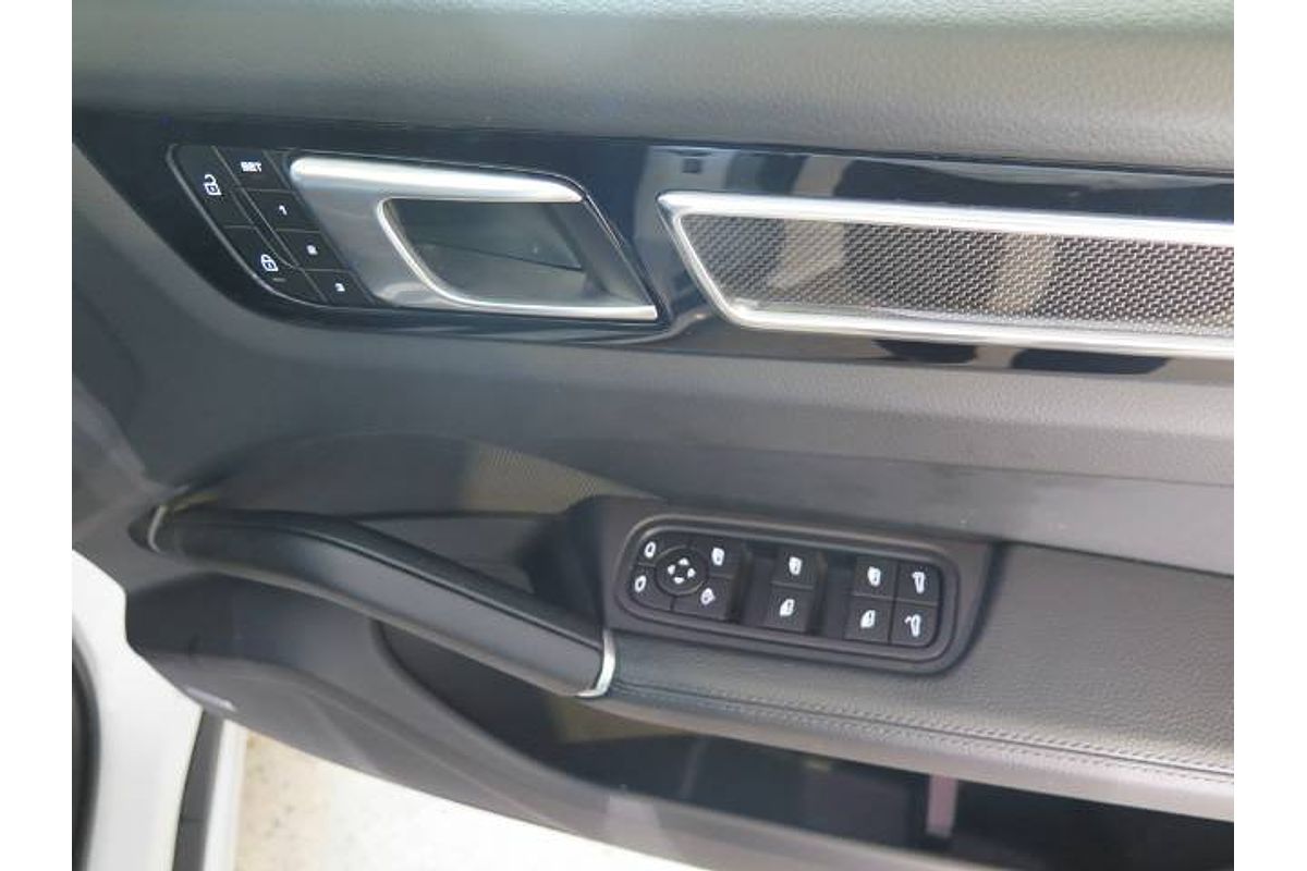 2023 Porsche CAYENNE PLATINUM EDITION 9YA