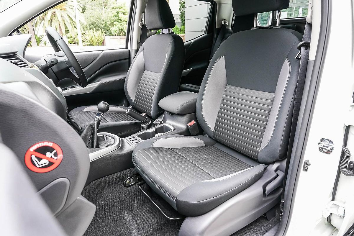 2024 Nissan Navara ST D23 4X4