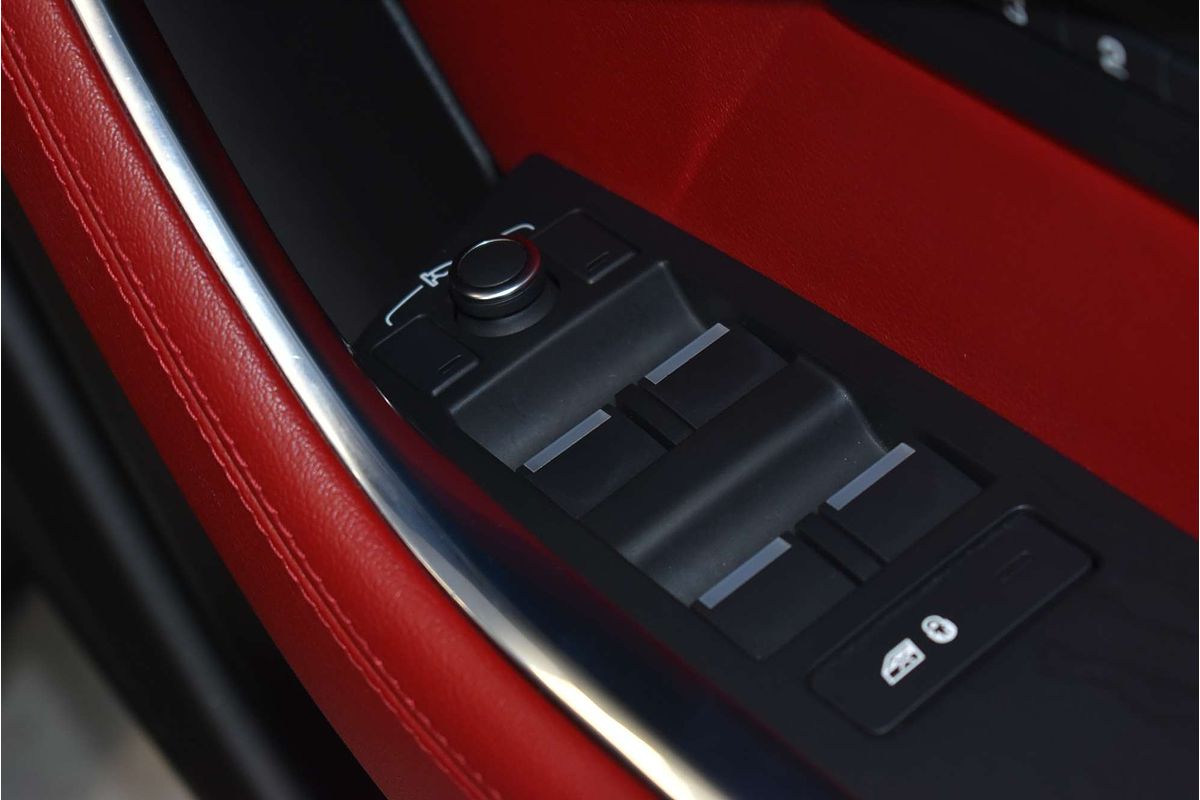 2019 Jaguar XE P300 R-Dynamic SE X760