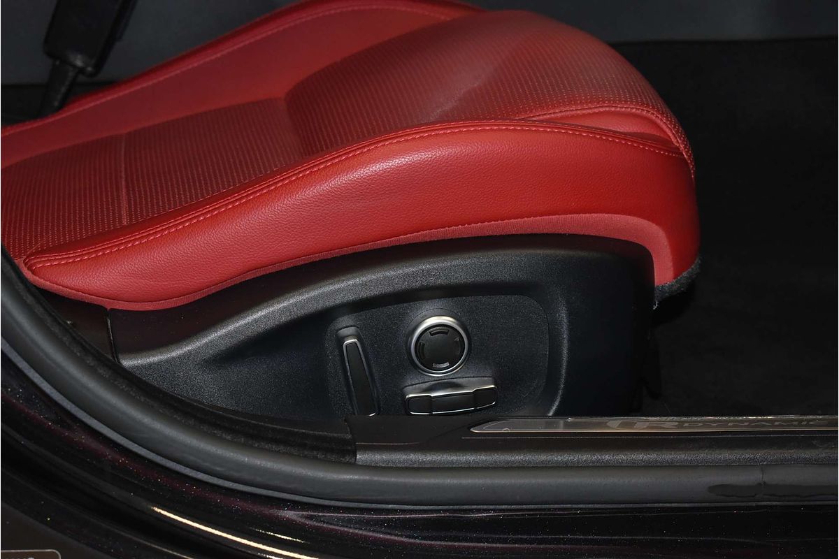 2019 Jaguar XE P300 R-Dynamic SE X760