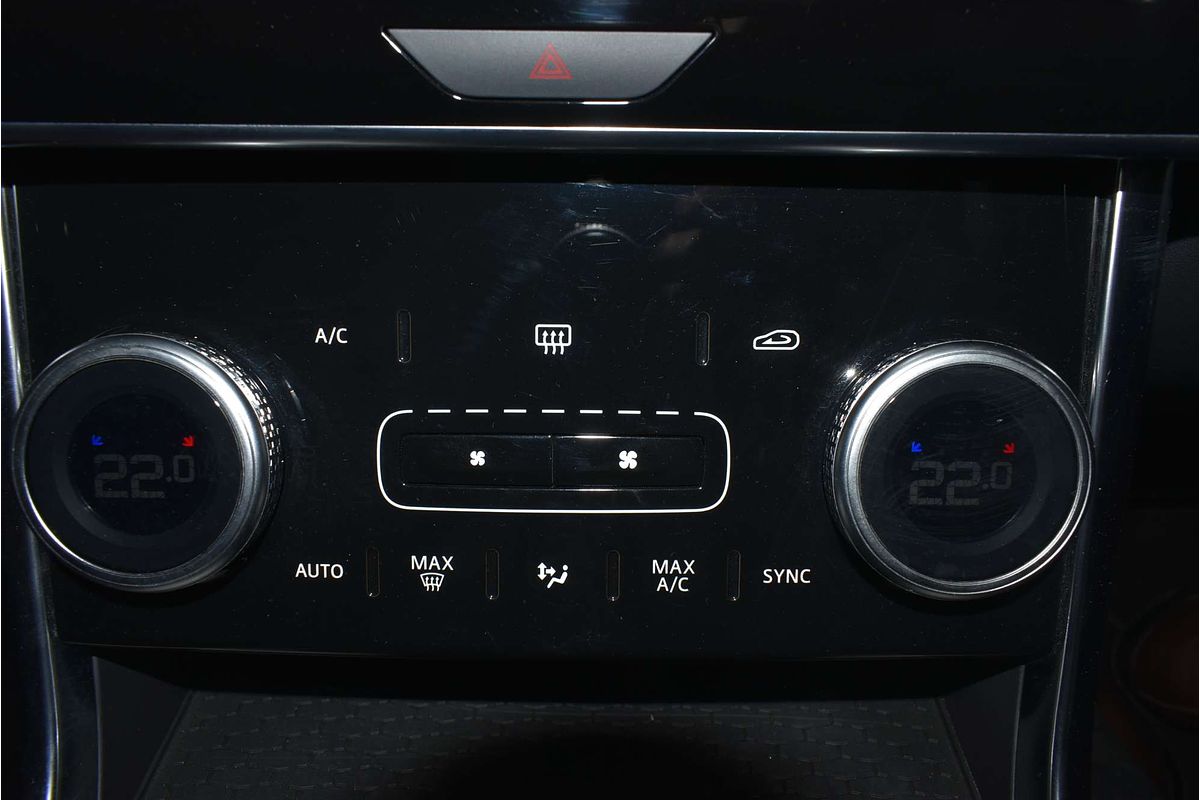 2019 Jaguar XE P300 R-Dynamic SE X760