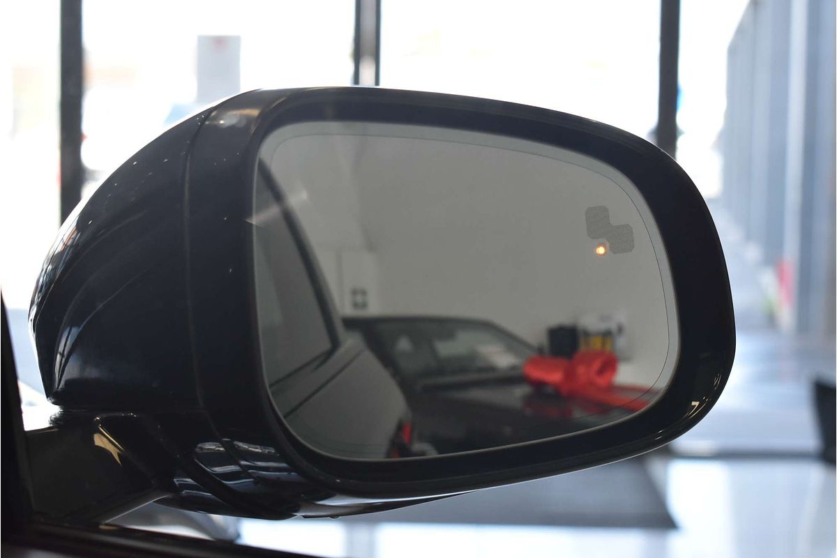 2019 Jaguar XE P300 R-Dynamic SE X760
