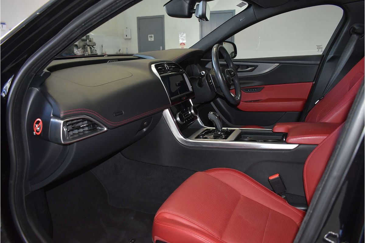2019 Jaguar XE P300 R-Dynamic SE X760