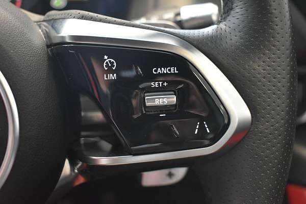 2019 Jaguar XE P300 R-Dynamic SE X760