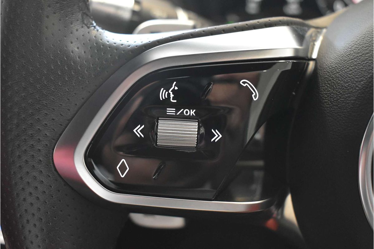 2019 Jaguar XE P300 R-Dynamic SE X760