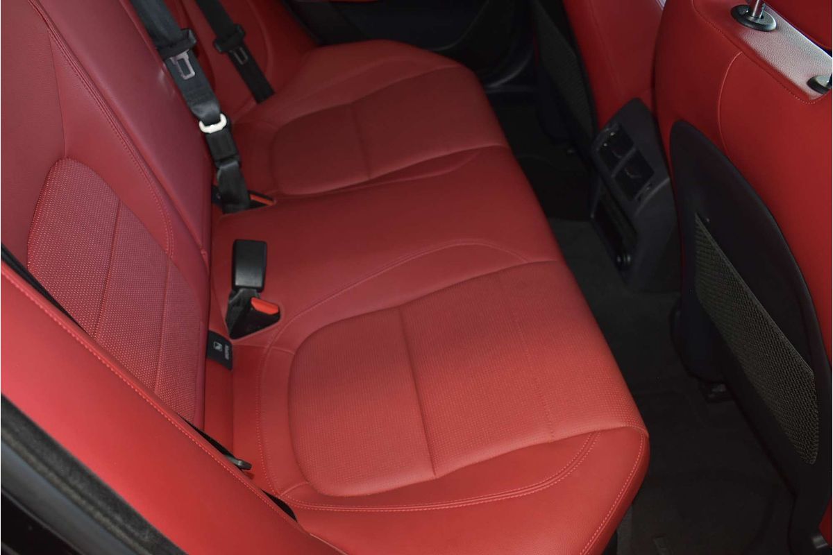 2019 Jaguar XE P300 R-Dynamic SE X760