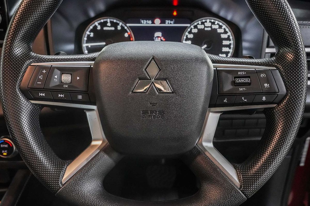 2024 Mitsubishi Outlander ES ZM