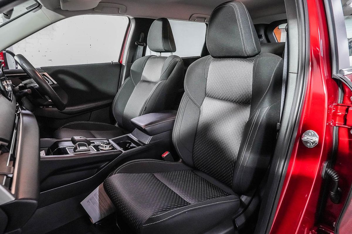 2024 Mitsubishi Outlander ES ZM
