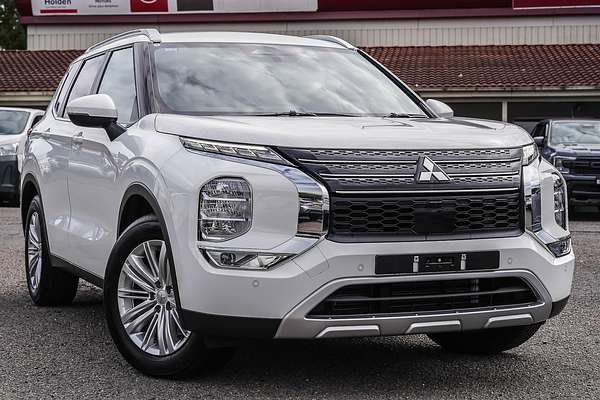 2024 Mitsubishi Outlander LS ZM