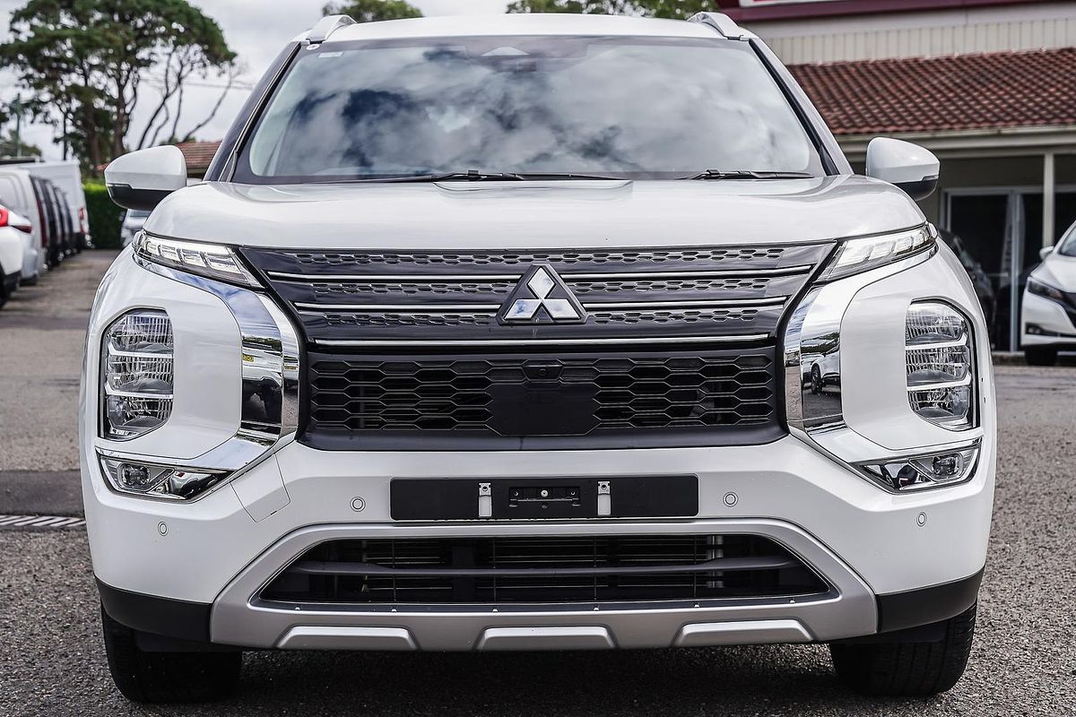 2024 Mitsubishi Outlander LS ZM