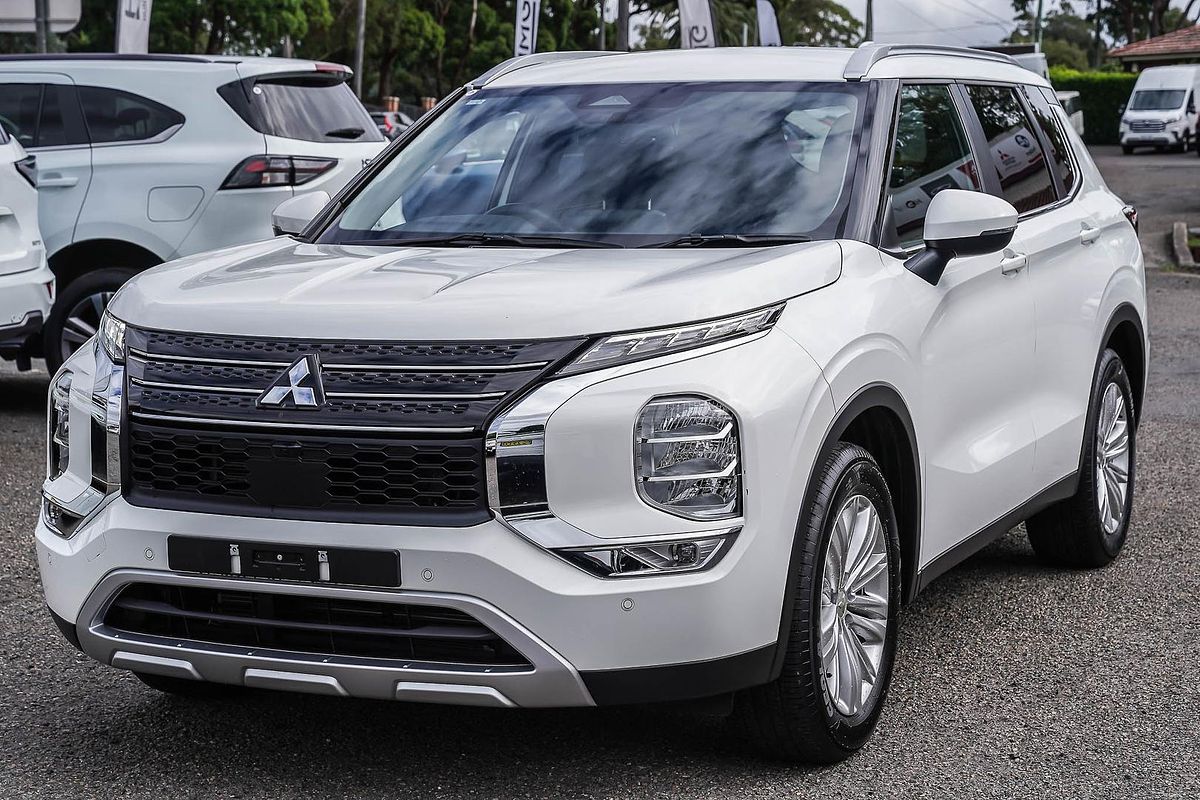 2024 Mitsubishi Outlander LS ZM