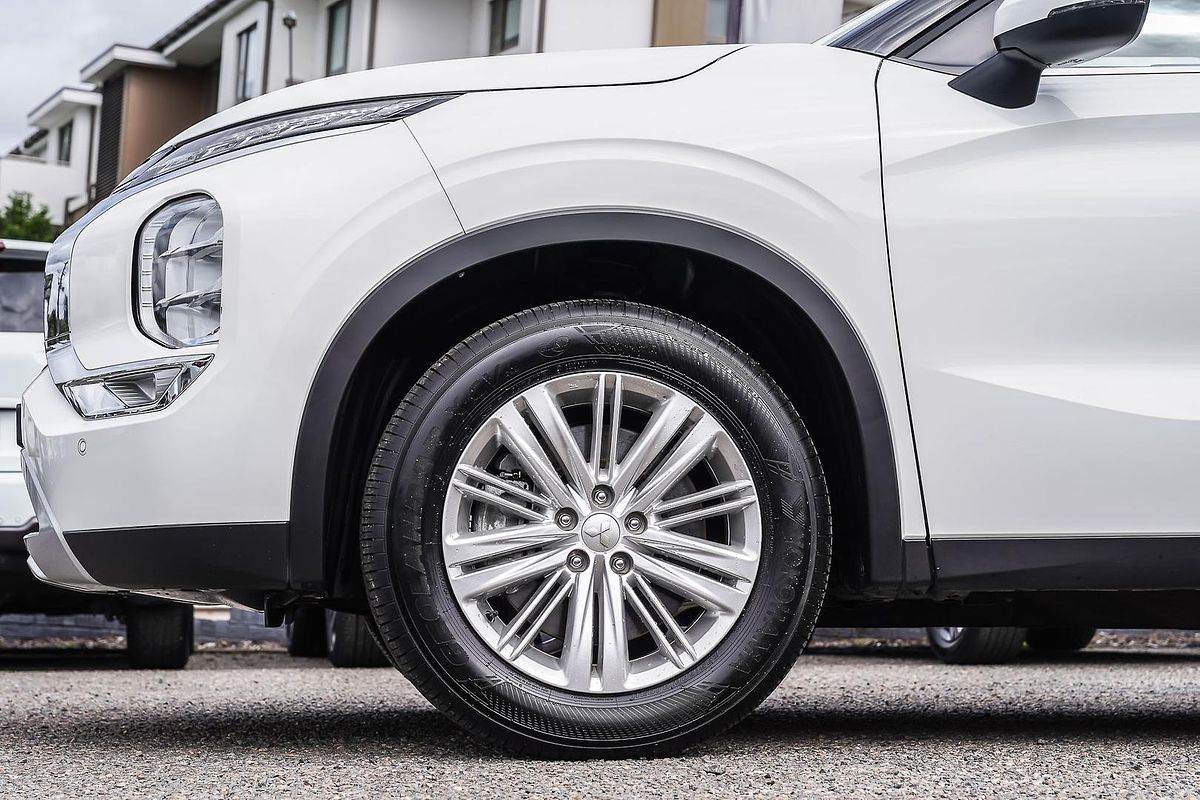 2024 Mitsubishi Outlander LS ZM