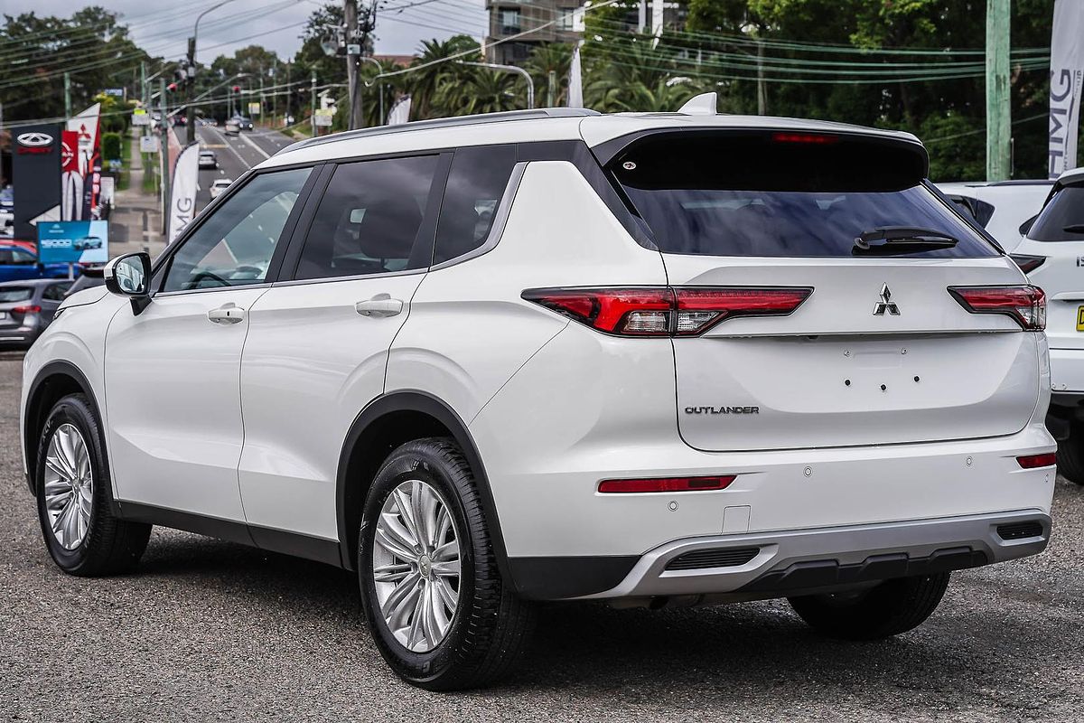 2024 Mitsubishi Outlander LS ZM