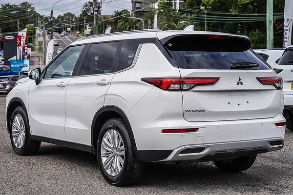2024 Mitsubishi Outlander LS ZM