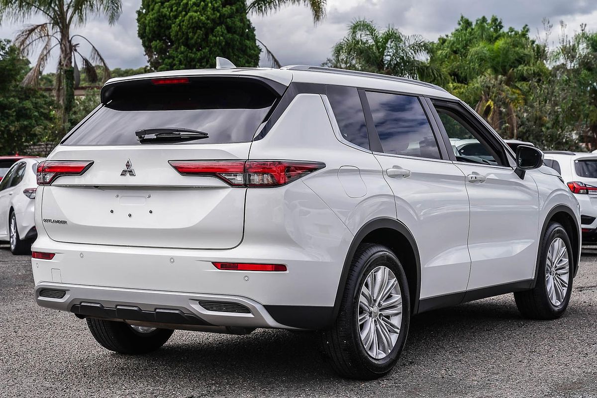 2024 Mitsubishi Outlander LS ZM