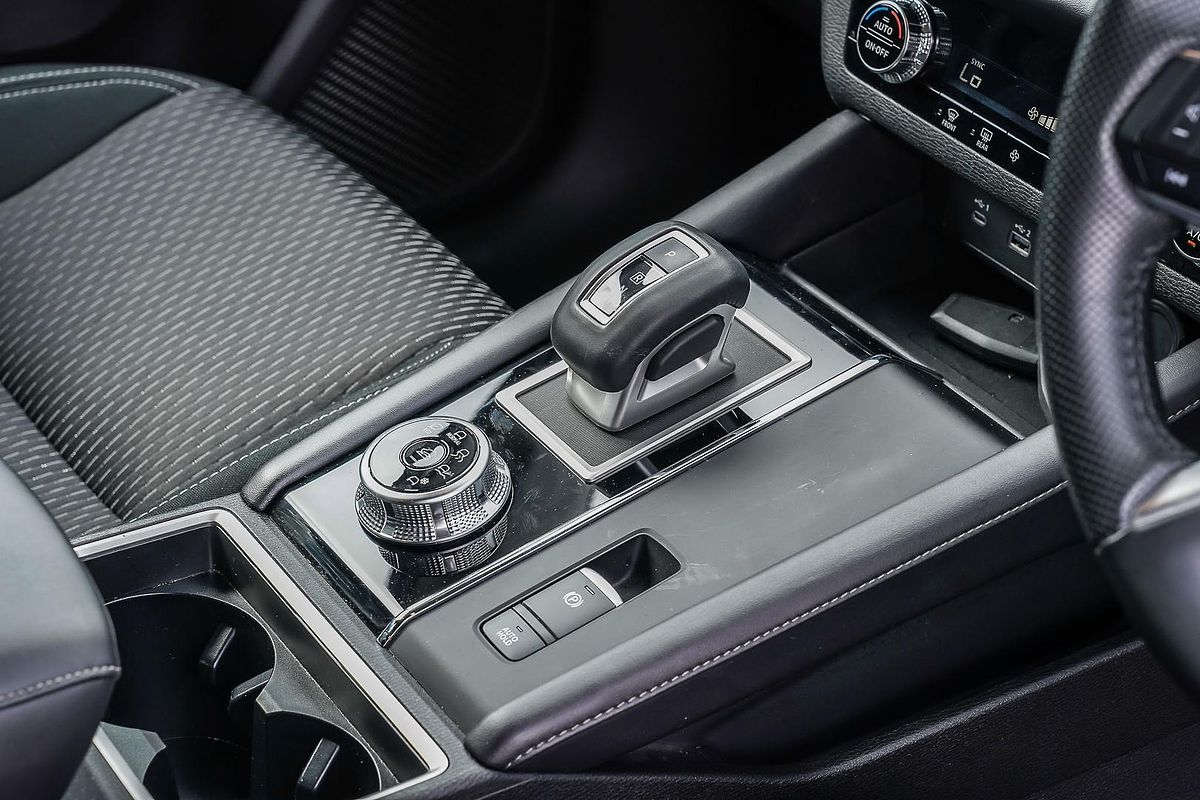 2024 Mitsubishi Outlander LS ZM