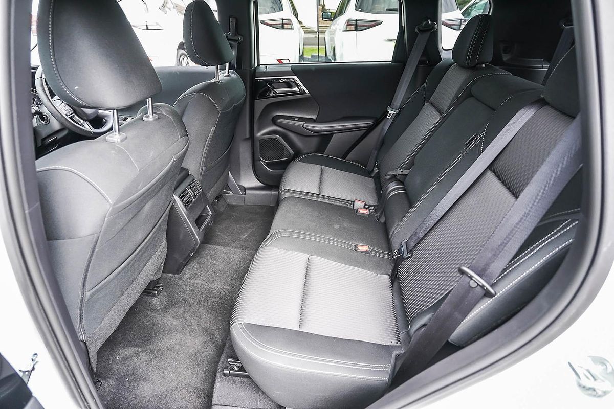 2024 Mitsubishi Outlander LS ZM