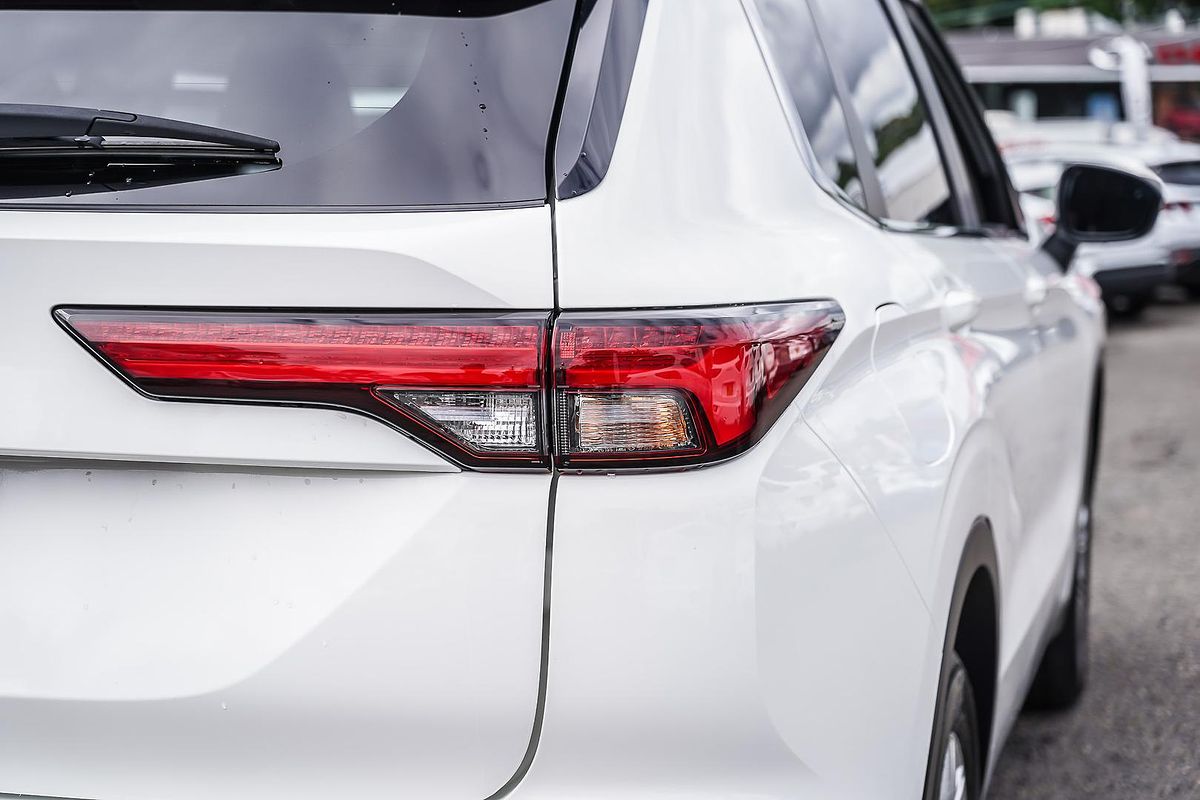 2024 Mitsubishi Outlander LS ZM