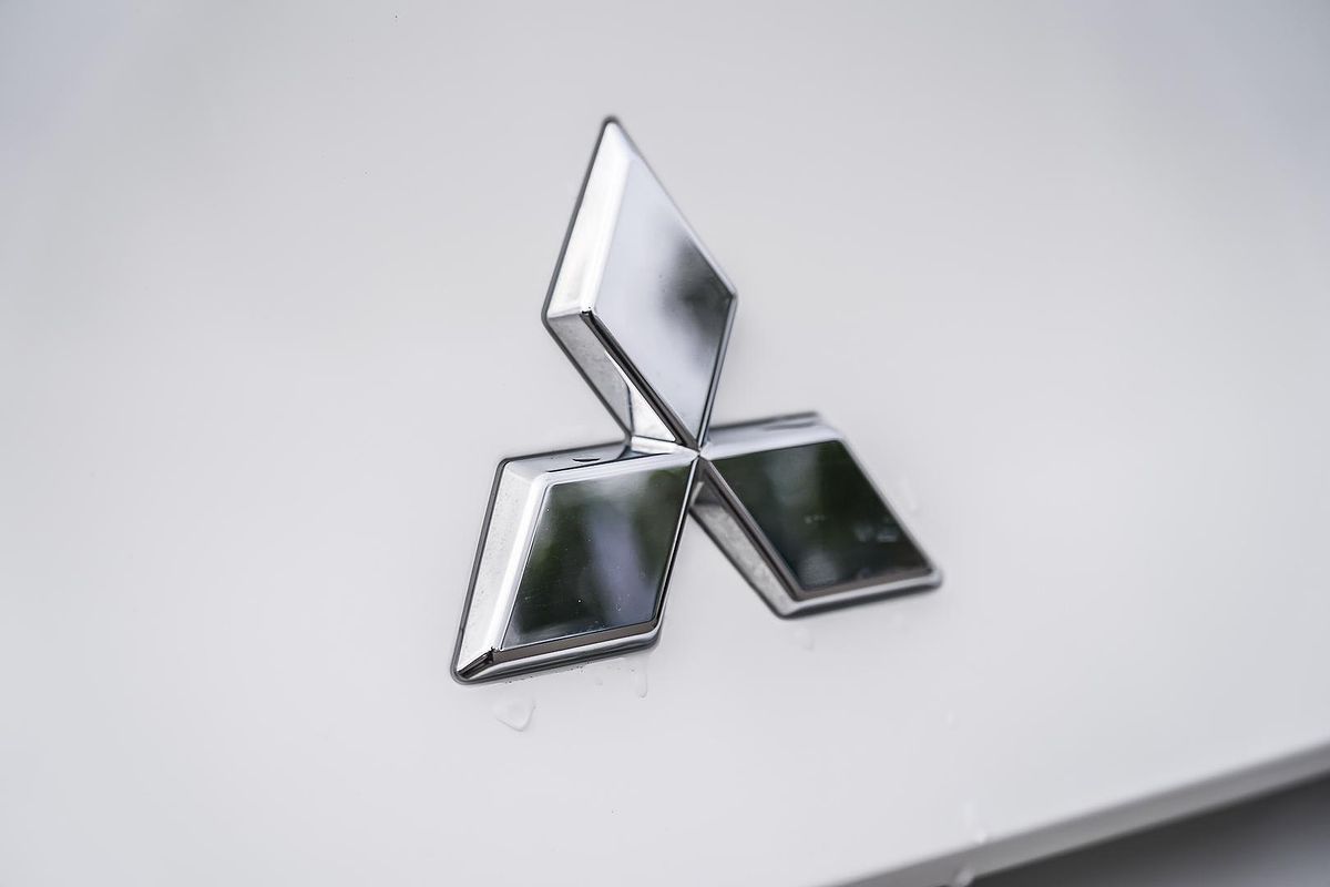 2024 Mitsubishi Outlander LS ZM