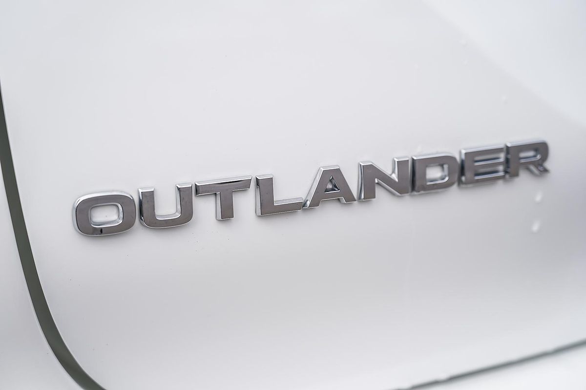 2024 Mitsubishi Outlander LS ZM