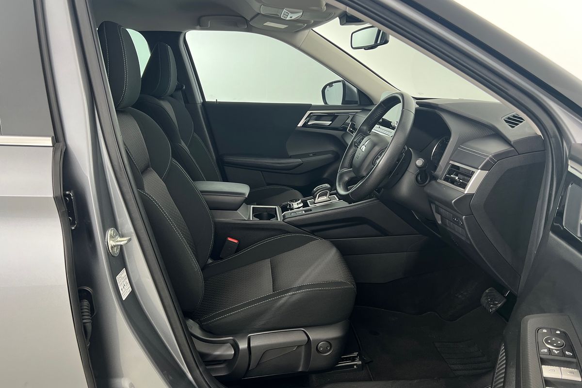 2022 Mitsubishi Outlander LS ZM
