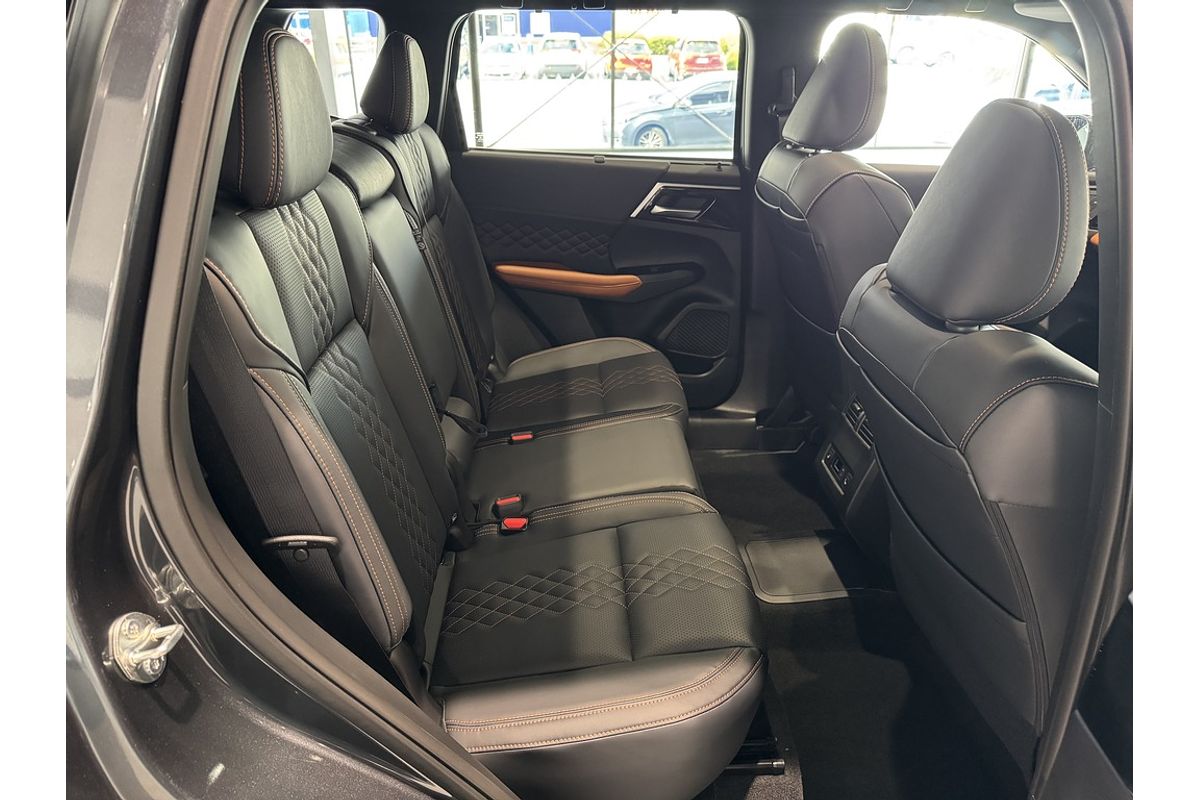 2025 Mitsubishi Outlander PHEV Exceed Tourer ZM