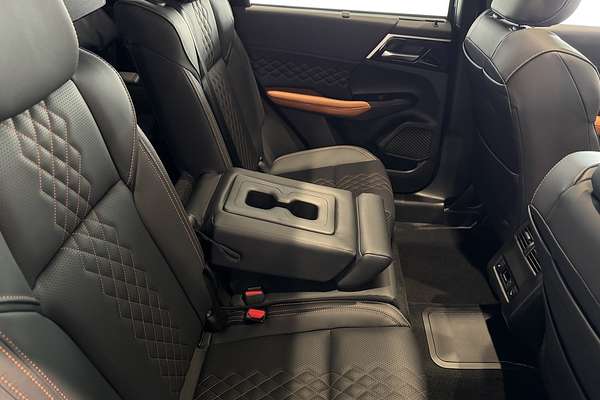 2025 Mitsubishi Outlander PHEV Exceed Tourer ZM