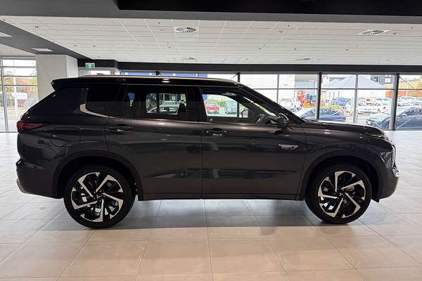 2025 Mitsubishi Outlander PHEV Exceed Tourer ZM